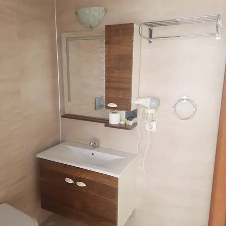 Hotell Demir 2*