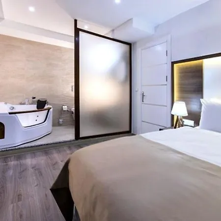 Demir كوشاداسيه